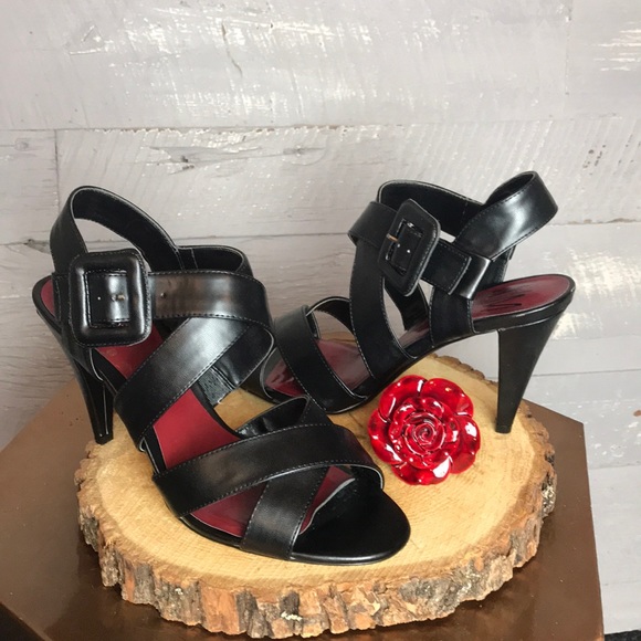 Pretty Strappy heels - Picture 1 of 5